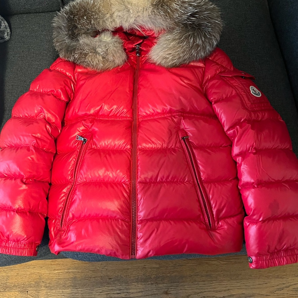 Moncler Kids Bright Red Fur-Trim Hooded Puffer Jacket